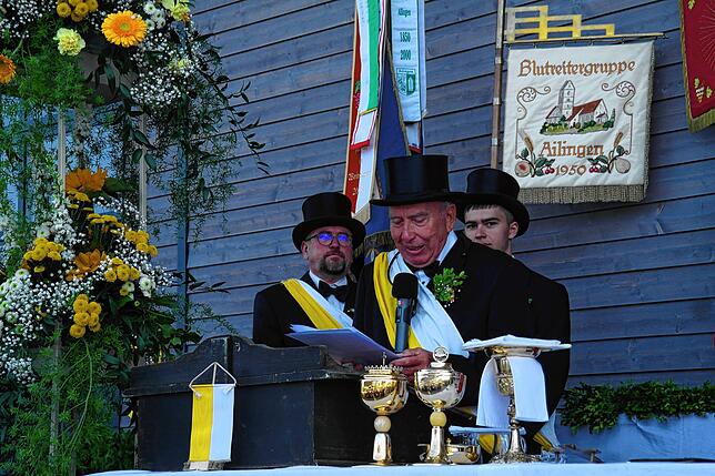 Bild 12: Bilder von der Reiterprozession zum Jubiläumsfest der Blutreitergruppe Oberteuringen