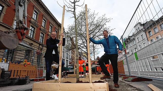 Oberbürgermeister Uli Burchardt (links) und Philipp Baumgartner, Leiter des Amtes für Klimaschutz bei der Stadt Konstanz, freuen sich ...