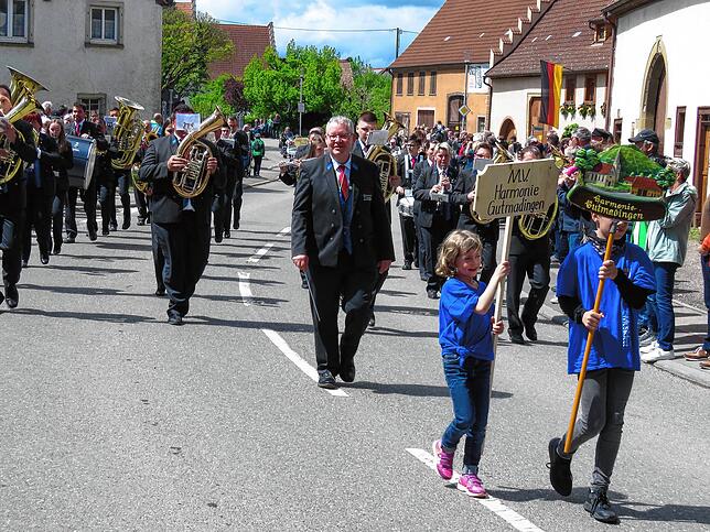 Bild 17: Festzumzug als Höhepunkt des viertägigen Jubiläumsfestes der Harmonie Gutmadingen