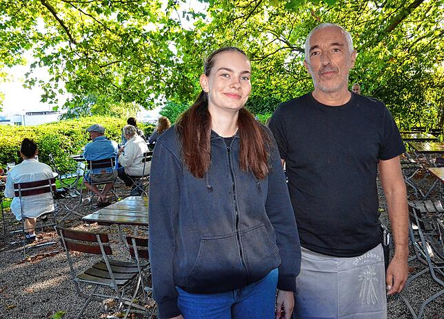 Matilda Berchtold bedient seit drei Jahren im Wirtshaus-Restaurant, sie beginnt demnächst aber ein Studium. Jörg Linsenbold gehört seit ...