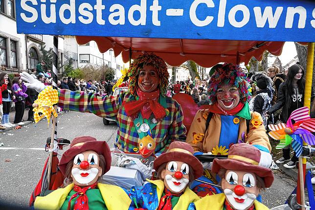 Bild 24: So schön war es am Dienstag beim großen Umzug in Villingen (Teil 4)
