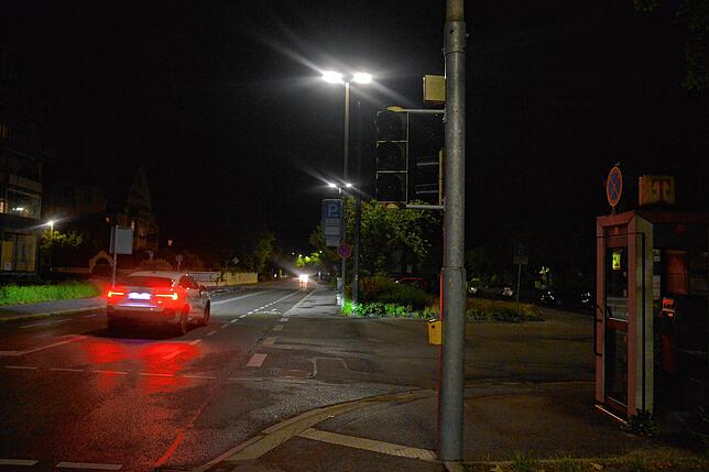Diese Parkplatzausfahrt in Friedrichshafen dient den Autoposern als Start- und Zieleinfahrt für ihre Showfahrten.