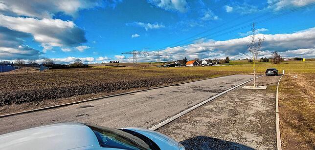 Hier endet die Raiffeisenstraße – noch. Die Verkehrsader soll schon bald im Zuge der Erweiterung des Gewerbegebietes Breitelen ...