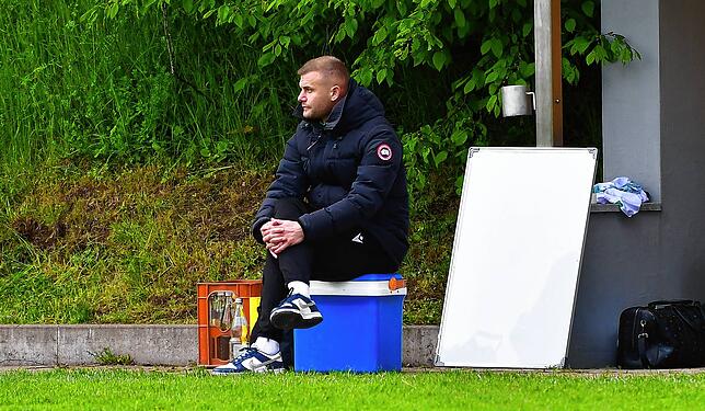 Kopfsache: Zum Greifen nah war für Trainer Arben Gashi der Sieg des SV Herten beim SV Buch. Doch der verschossene Strafstoß und der ...