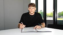 Bild : Neustädter David Tritscher unterschreibt beim VfB Stuttgart