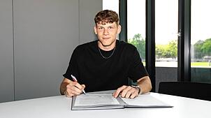Bild : Neustädter David Tritscher unterschreibt beim VfB Stuttgart