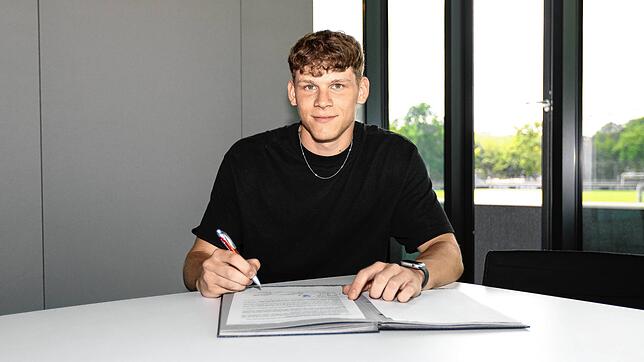 Bild : Neustädter David Tritscher unterschreibt beim VfB Stuttgart