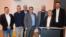 Der neu gewählte Vorstand (von links): Uwe Böhler, Cedric Kübeck, Thomas Gehr, Oliver Fischer, Vorsitzender Simon Kühn, die Rheinfelder ...