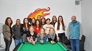 Laura Wittau (Zweite von rechts) wurde von der Mädchengruppe sowie Sasa Hustic (rechts) und Hauptamtsleiterin Nicole Schautzgy begrüßt. ...