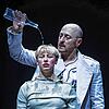 Szene aus &bdquo;Woyzeck&ldquo; am Theater Konstanz (mit Ruby Ann Rawson in der Hauptrolle, vorne, und Patrick O. Beck als Tambourmajor, ...