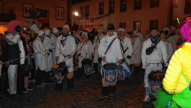 Bild 27: Schmotziger Dunschtig: Ho Narro! Im Schlafgewand geht&lsquo;s durch die Altstadt