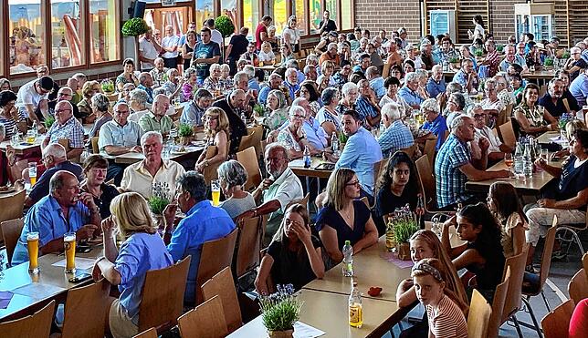 Zum Start ins Festwochenende kamen viele Besucher in die Kirnberghalle.