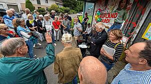 Rund 50 interessierte Bürger waren zu der Veranstaltung der SPD-Fraktion an der Rauensteinstraße gekommen. In der Mitte (von links) ...
