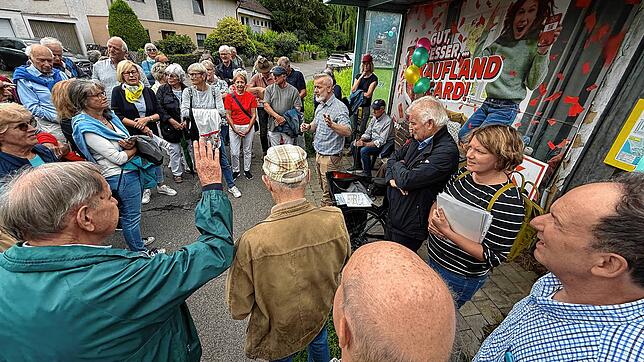 Rund 50 interessierte Bürger waren zu der Veranstaltung der SPD-Fraktion an der Rauensteinstraße gekommen. In der Mitte (von links) ...