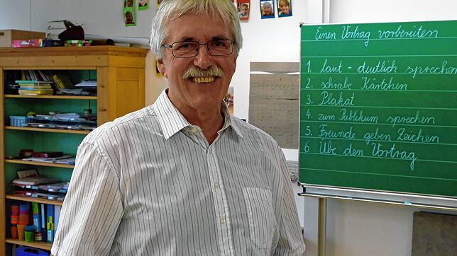Weil er sich im Vorjahr noch nicht reif für den Ruhestand fühlte, nahm Rektor Wolfgang Panzner noch das außergewöhnliche ...