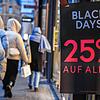 Zu Black Week, Black Friday und Cyber Monday locken zahlreiche Händler in den Innenstädten und im Internet mit Schnäppchen-Angeboten.