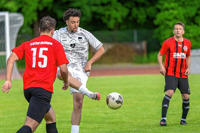 Bild 19: FC 08 Bad Säckingen unterliegt beim FC Tiengen 08 II mit 2:3 – und wir haben Fotos!