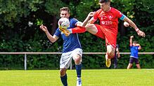 Chance auf Revanche: Das Hinspiel verlor der 1. FC Rielasingen-Arlen (rechts im Bild Dominik Almeida) mit 1:4 gegen Neckarsulm (links ...