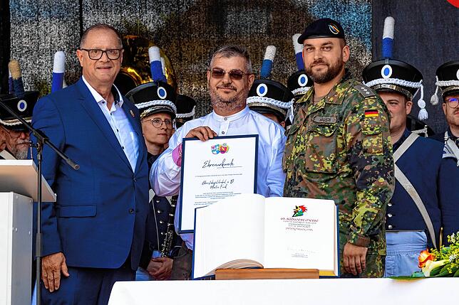 Bild 19: Die schönsten Impressionen von der Jubilumsparade der Pioniere durch die Innenstadt