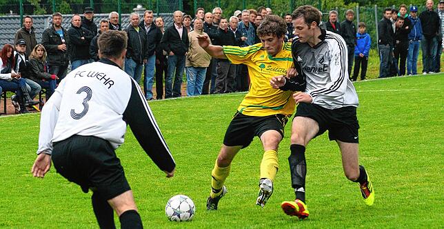 Bild 12: Schnappschüsse aus der Bezirksliga-Saison 2011/2012
