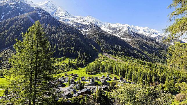 Das Dorf Blatten im Lötschental, Wallis, Schweiz. Ein Teil der Bewohner des Dorfes Blatten hat bereits am Samstagabend, 17. Mai 2025 aus ...
