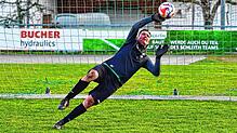 Maschine im Einsatz: Beim Training des SV Waldhaus ist Andreas Berger (38) regelmäßig dabei und springt ein, wenn die Aktiven mal einen ...