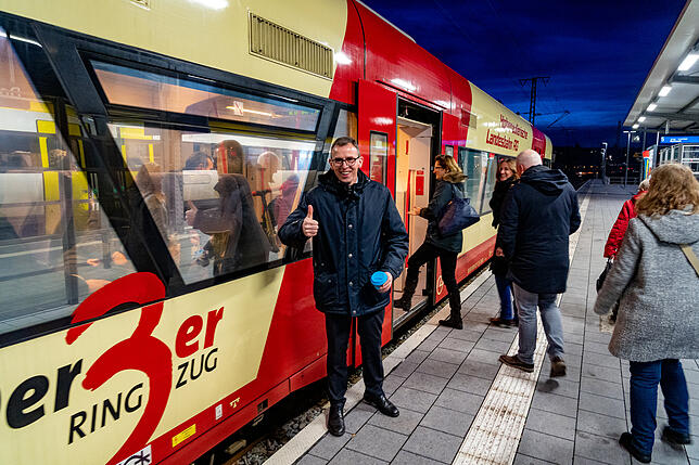 Ein gut gelaunter Landrat am Ende seiner Express-Tour durch den südlichen Teil des Landkreises.