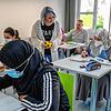 Teilnehmer lernen Deutsch in einem Kurs an einer Volkshochschule &ndash; hier ein Symbolbild aus Singen aus dem Juni 2021.