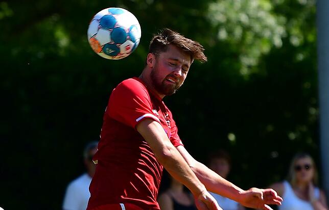 Mit Köpfchen: Tobias Axler hat in den fünf Spielen drei der vier Tore des FC Grießen erzielt. Bei ihm und seinen Mitspielern läuft es ...