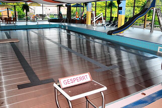 Das Wasser im Becken des Unterkirnacher Hallenbads Aqualino ist bereits seit März abgelassen. Das könnte sich bald wieder ändern.