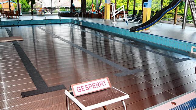 Das Wasser im Becken des Unterkirnacher Hallenbads Aqualino ist bereits seit März abgelassen. Das könnte sich bald wieder ändern.