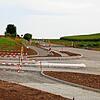 Deutlich zu erkennen ist schon die Einmündung aus dem künftigen Wohngebiet auf die Donaueschinger Straße. Es fehlt noch der Straßenbelag.