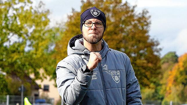 Trainer Daniel Schmid und der SC Markdorf freuen sich über einen knappen Arbeitssieg über den FC Uhldingen.