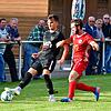 Matchwinner: Mario Hoppe (schwarzes Trikot, im Spiel beim FC Wallbach) bereitete zwei Treffer von Patrick Vögele vor und erzielte das ...