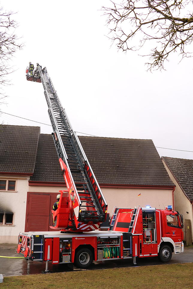 Bild 6: Die Bilder zum Feuerwehreinsatz in Allmendshofen: Eine defekte Heizung beginnt zu brennen