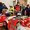 Die DRK-Vorsitzende Kerstin Skodell (von links), Notfallsanitäter Udo Jehli und Rettungssanitäterin Danila Hauser messen Blutdruck, ...