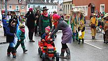 Bild : Narrensamen zeigt sich am Kinder- und Familienumzug &ndash; Teil 1. Wir haben Bilder.