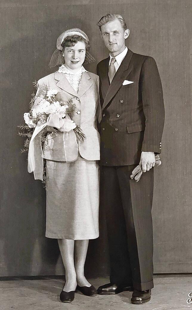 Ilse und Peter Grempels feiert am 3. April 1954 ihre Hochzeit in Donaueschingen. Dort entstand auch dieses Bild.