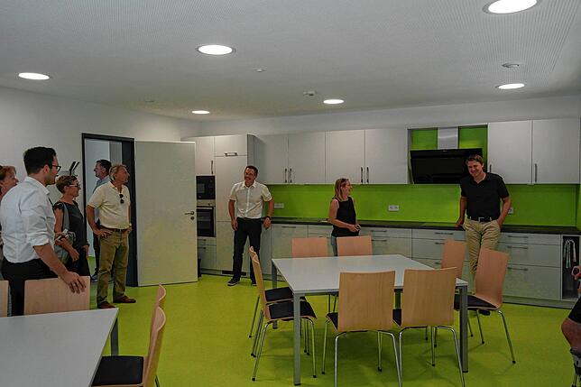 Räume mit hoher Aufenthaltsqualität im neuen Bauhof: Die Teeküche ist ein guter Ort für die Vesper- und Mittagspausen der Mitarbeiter.