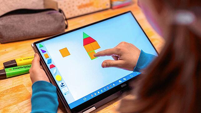 Unterricht im Wohnzimmer: Aktuell sind gerade digitale Lernangebote an den Schulen in Rheinfelden und Grenzach-Wyhlen besonders wichtig.