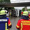 Ein Lastwagen ist am Montagmorgen auf der Autobahn 81 bei Hilzingen umgekippt und hat für einen stundenlangen und kilometerlangen Stau ...