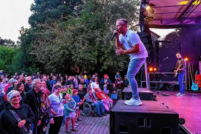 Bild 12: Radspitz heizt Besuchern beim Kulturfest kräftig ein