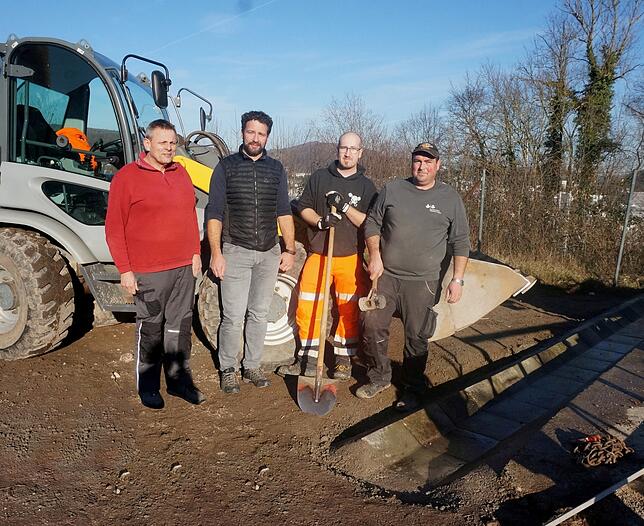 Der Baubetriebshof Waldshut-Tiengen hat viel zu tun: Der milde Winter erlaubt bislang viele Arbeiten im Freien wie hier das Anlegen von ...