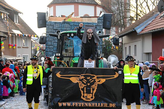Tausende Narren und Fasnachtsfreunde feierten ausgelassen beim Narrentreffen in Schwerzen. Höhepunkt war der große Fasnachtsumzug am ...