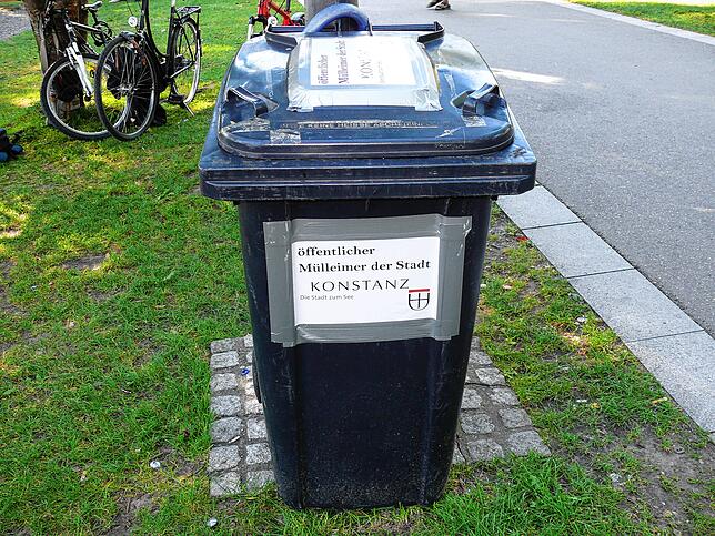Zeitweise überfordert: der öffentliche Mülleimer der Stadt Konstanz.