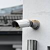Eine eigene Videokamera am Haus kann hilfreich sein. Im aktuellen Fall hat sie einen Autodiebstahl aufgezeichnet.