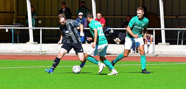 Bild 10: FC Zell besiegt den FC Hochrhein mit 3:0 – und wir haben Bilder!