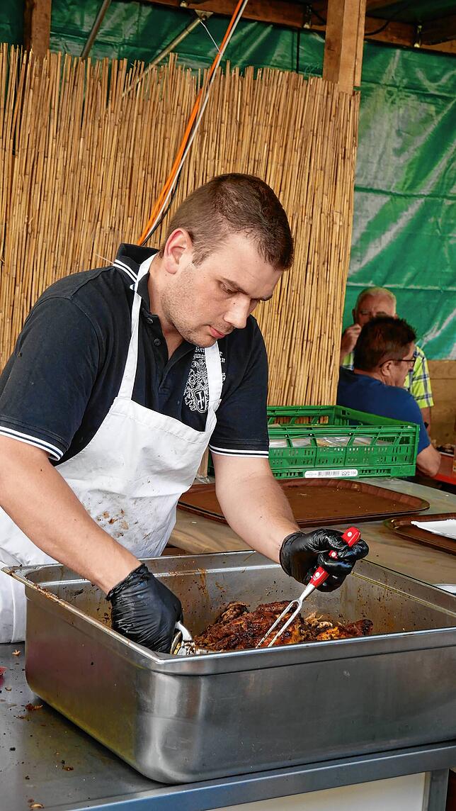 Bild 7: Strahlendes Altweiberwetter beim Albbrucker Dorffest: Tolle Stimmung und buntes Programm