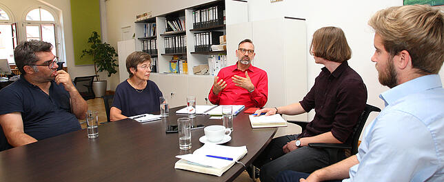 Lebhaftes Gespräch über das Thema Integration (von links): Integrationsforscher Özkan Ezli, Professor an der Universität Konstanz, ...