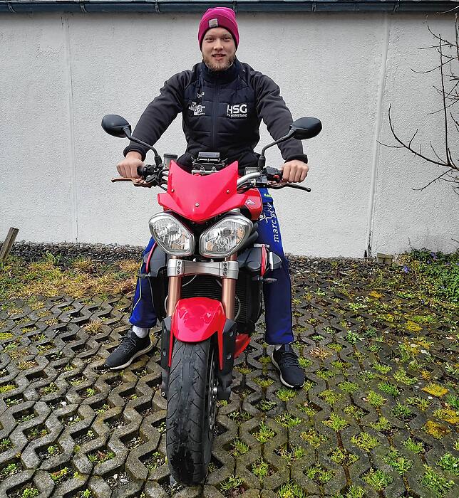 Bild 3: Hobbyschrauber und Freizeitfahrer: die zweite große Leidenschaft des Handballers Felix Krüger